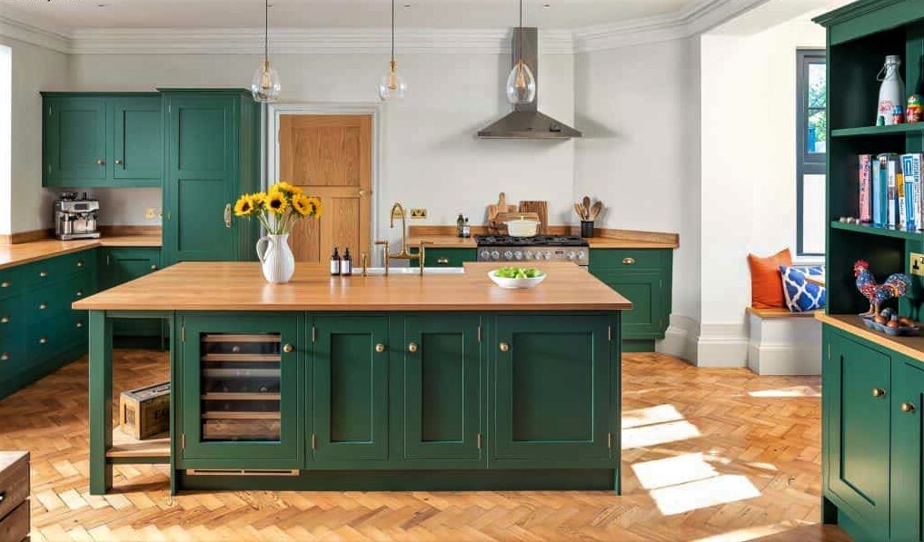 کابینت نئوکلاسیک پلی ارتان تلفیق رنگ سبز یشمی و چوب 